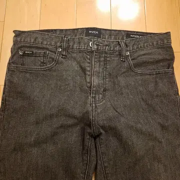 RVCA 다크 그레이 슬림핏 데님 32
