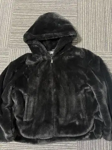 ZARA 블랙 인조 모피 후드 자켓