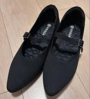 VIVIA 블랙 스틸레토 플랫슈즈 멜리 제인 플랫