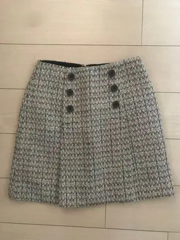 릴리 브라운 트위드 타이트 미니 스커트 몇 회 사용