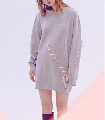 FUR FUR 하트 레이스업 맨투맨 원피스