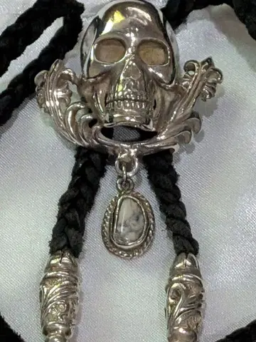 스컬 디자인 실버 보로타이 목걸이