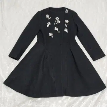 새상품급 Chesty 비쥬 꽃 자수 블랙 플레어 드레스 스코트
