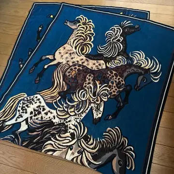 새상품급 INOUI EDITIONS 애니멀 스톨 모