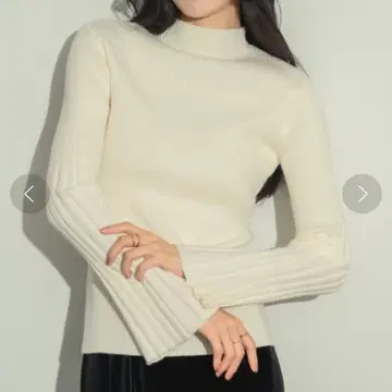 NEUNA 변칙 플레어 슬리브 리브 니트탑 화이트 스웨터 흰색 누나