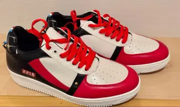 니지산지 사에구사 아키나 스니커즈