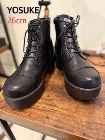 YOSUKE 통굽 가죽 레이스업 부츠 블랙