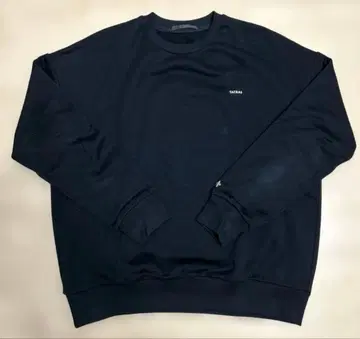 TATRA 블랙 크루넥 맨투맨