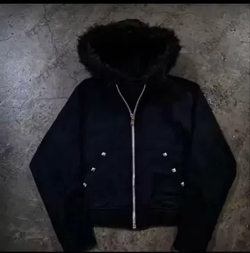 [ 미사용 새상품 ] 퍼 스터드 후드티 y2k 크롭 기장