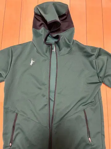 다크 그린 후드 부착 후드티