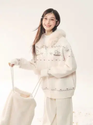 겨울에도 귀여운 아우터, 모임 데이트에 최적