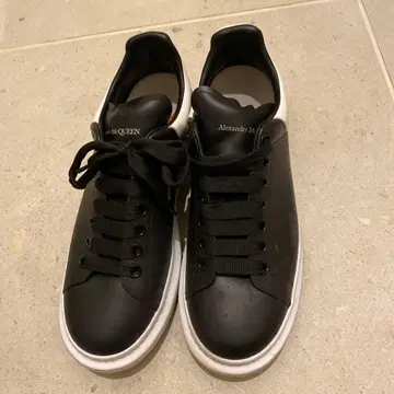 Alexander McQueen 블랙 스니커즈