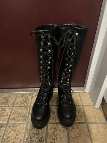 블랙 레이스업 롱 부츠 M