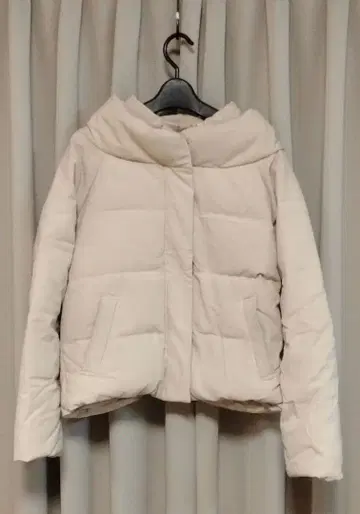 베이지 다운 자켓 숏