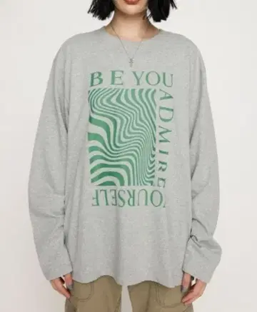 새상품급 SLY 프린트 크루넥 상의