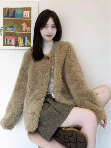 겨울 데이트에 귀여운 버튼 달린 자켓 모임 외출용