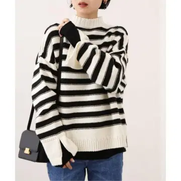 이에나 스티치 보더 니트