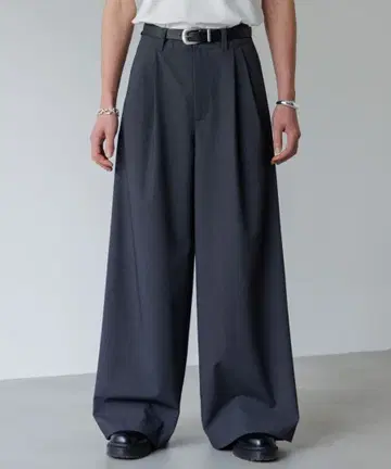 SINSS Two tuck wide straight slacks