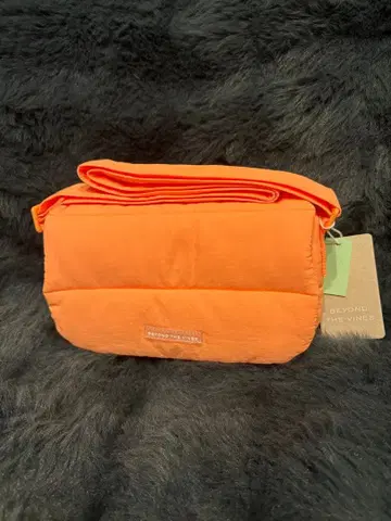 BEYOND THE VINES 숄더백 오렌지