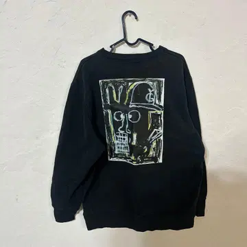 DUNNO 블랙 맨투맨