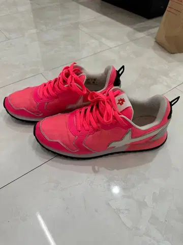 위즈 스니커즈 일본 한정 컬러 Safari 기재