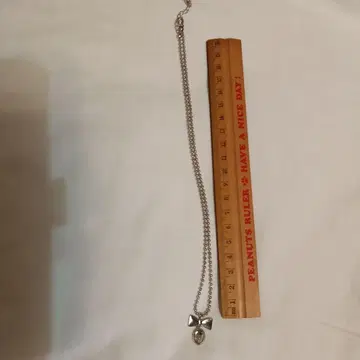 리본 모티브 실버 목걸이