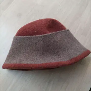 미사용 새상품 14+ 이치욘플러스 바스크 멀티 웨이 투톤 햇