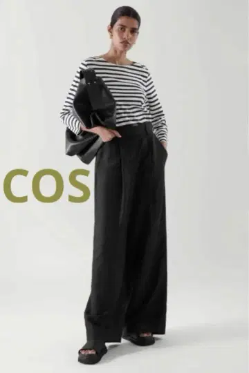 새상품급 COS 보더 화이트 x 네이비 보트넥 티셔츠 7부 소매 M