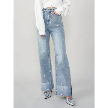 새상품 택 포함 Darich 스프링 플라워 데님 팬츠 아이스 블루