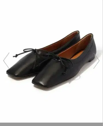 PIPPI CHIC 블랙 플랫슈즈