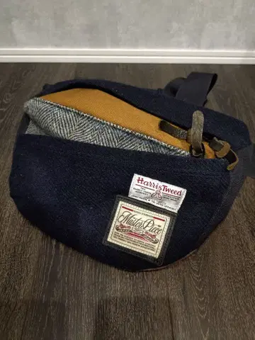 마스터피스 해리스 트위드 슬래시 바디백 웨스트 파우치