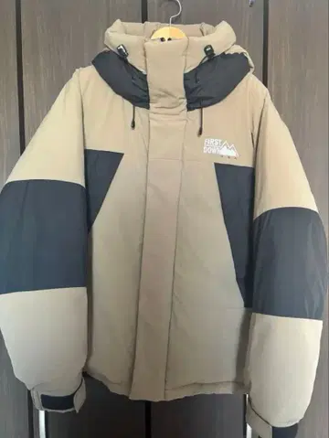 FIRST DOWN 후드 부착 다운 자켓