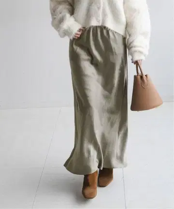 내로우 A라인 새틴 스커트 Noble 노블