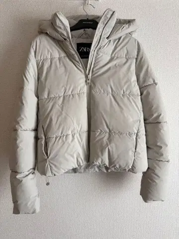 새상품급 ZARA 후드 부착 다운 자켓 아이보리 S