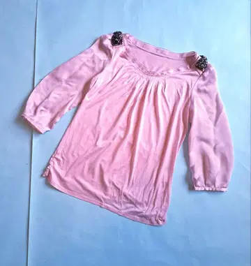 비쥬 부착 상의 새틴 반소매 핑크 미사용 BODY DRESSING