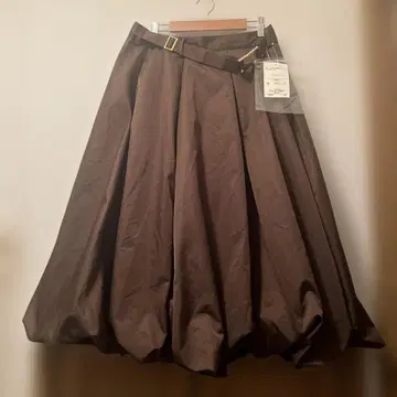 미사용 새상품 브라운 플레어 스커트 금장 장식 벨트 CHIC STYLE