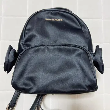 Maison de FLEUR 새틴 사이드 리본 백팩