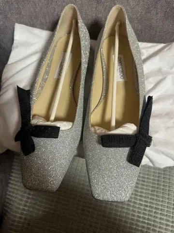 JIMMY CHOO 실버 플랫슈즈 40