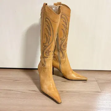 새상품급 카멜 롱 부츠 모자이크