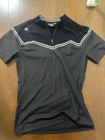 지퍼 블랙 반팔 셔츠 스트라이프 디자인