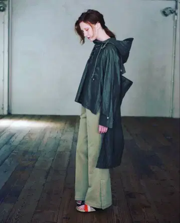 INSCRIRE 플레어 슬릿 베이커 팬츠