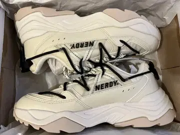 nerdy zelig cream 크림