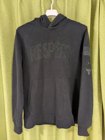 언더아머 Project Rock 'RESPECT' 후드티