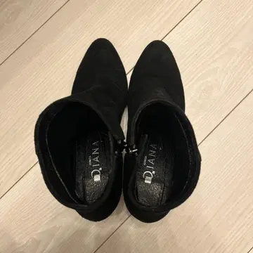 DIANA 숏부츠 [ 새상품급 ]