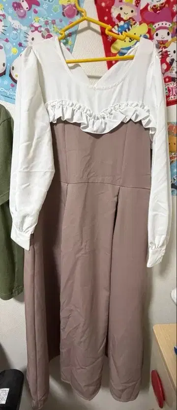 쿠레트 프릴 사용 도킹 원피스