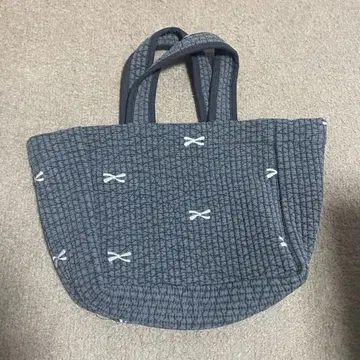 그레이 퀼팅 토트백 한국 누피백 리본 무늬 자수 새상품