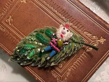 알베로베로 올레볼레 브라 잎사귀 모양 브로치