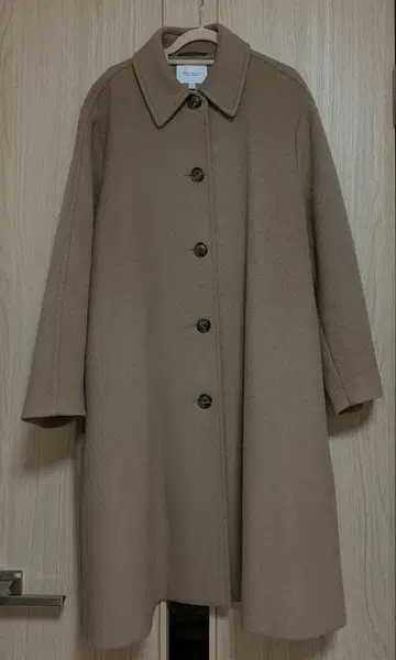 유나이티드 애로우즈 A라인 베이지 코트 버튼 포함