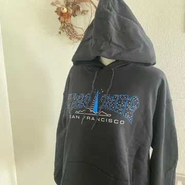 THRASHER 블랙 후드 부착 후드티