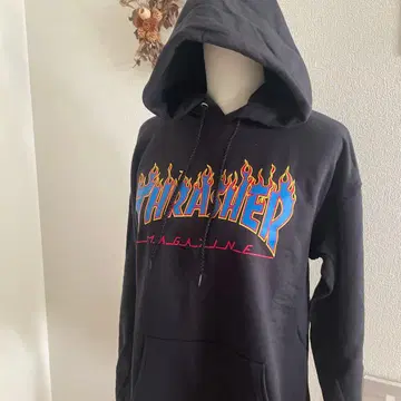 THRASHER 프레임 로고 블랙 후드티 블루 로고